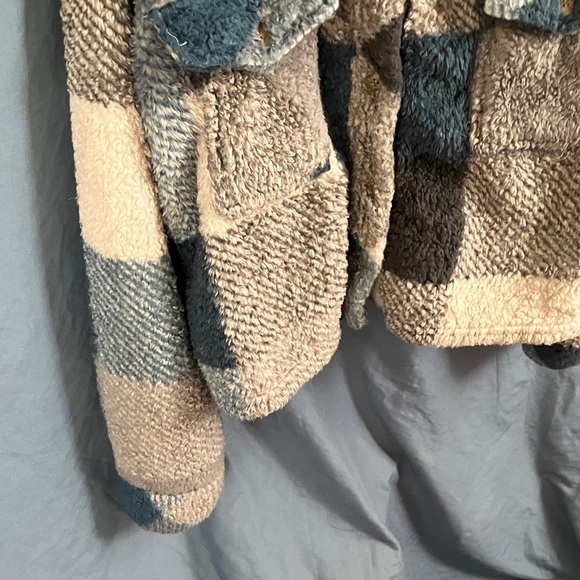 Thread+Supply: Blue & Beige Plaid Sherpa Jacket- L - Picture 7 of 15